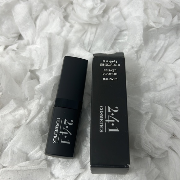 2-4-1 Cosmetics Role Model Lipstick Size 4gram - Picture 2 of 7